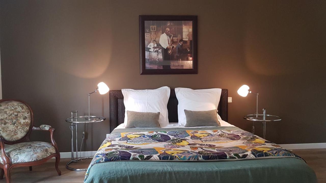 ลาร์บร์ โวยาเจอร์ Hotel Locoal-Mendon ภายนอก รูปภาพ